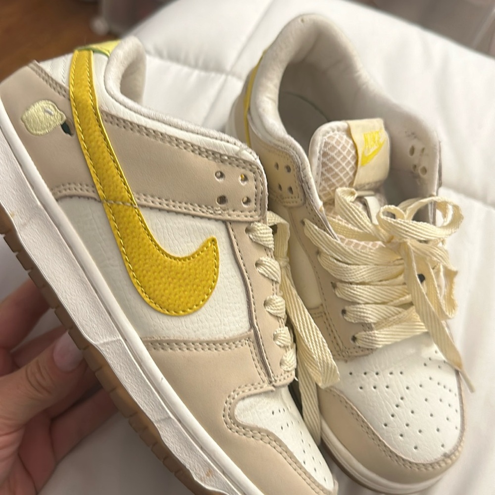 Yellow beige dunks size 6.5 boys